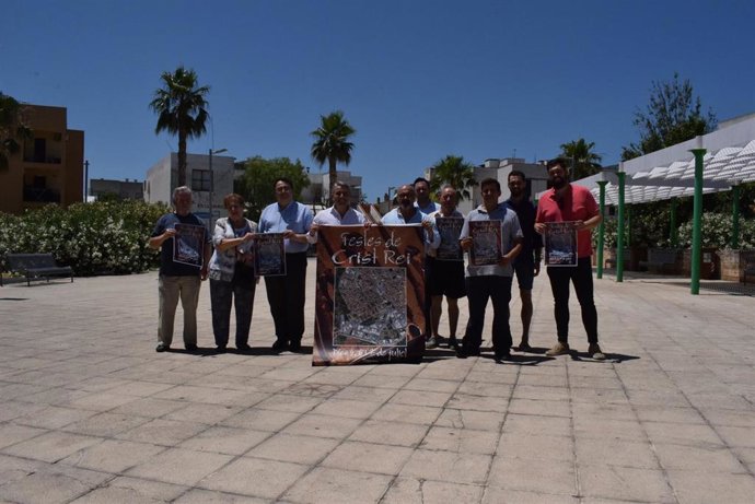 Imagend e la presentación del programa de fiestas en el barrio de Crist Rei de Inca.