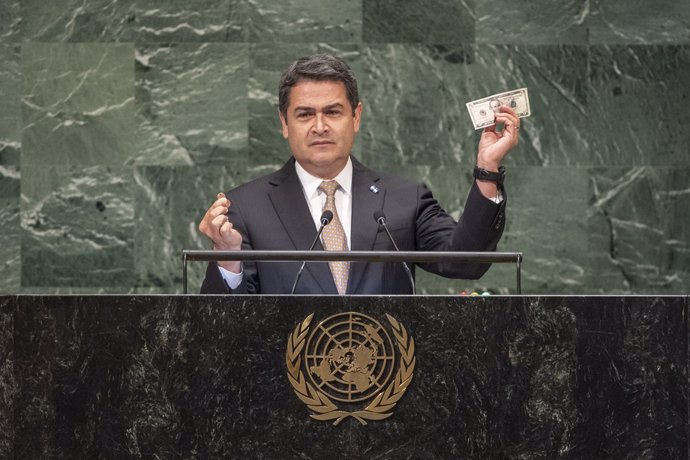    El presidente de Honduras, Juan Orlando Hernández Alvarado, ha denunciado este miércoles la "crueldad con la que se ha tratado a los migrantes, entre ellos los hondureños" y ha hecho un llamamiento para que se produzca la efectiva reunificación famil