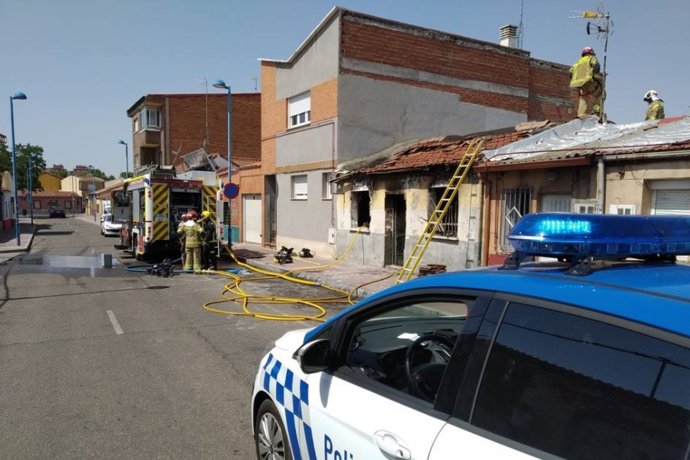 Sucesos.- Sofocado un incendio en una vivienda deshabitada en la calle Monegros de Valladolid