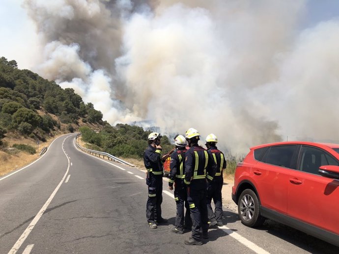 Incendio forestal en Cadalso de los Vidrios y Cenicientos (Madrid)