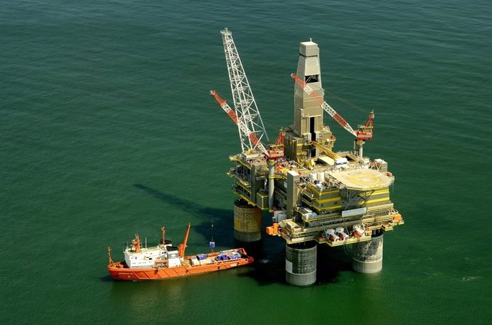 Refinería marítima en Rusia, petróleo, petrolera, hidrocarburos