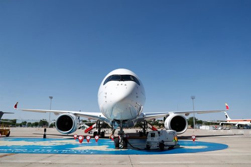 El nuevo avión de Iberia, A350,  bautizado como 'Juan Sebastián Elcano', en honor al marino español, presentado en las instalaciones de la aerolínea, próximas al aeropuerto Madrid-Barajas.