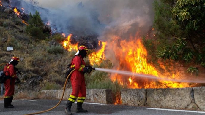 La ministra de Defensa y diputada por Ávila destaca el papel de la UME en los incendios de Ávila