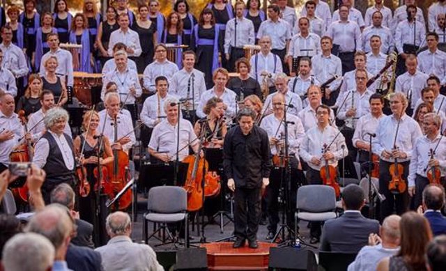 Imagen del maestro Gustavo Dudamel durante un concierto del Festival Formentor Sunset Classic.
