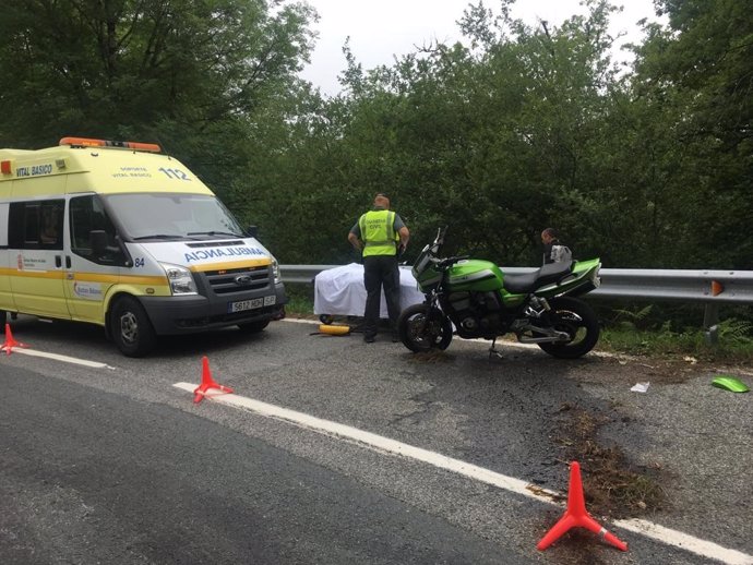 La Guardia Civil atiende el accidente de un motorista francés cerca de Valcarlos