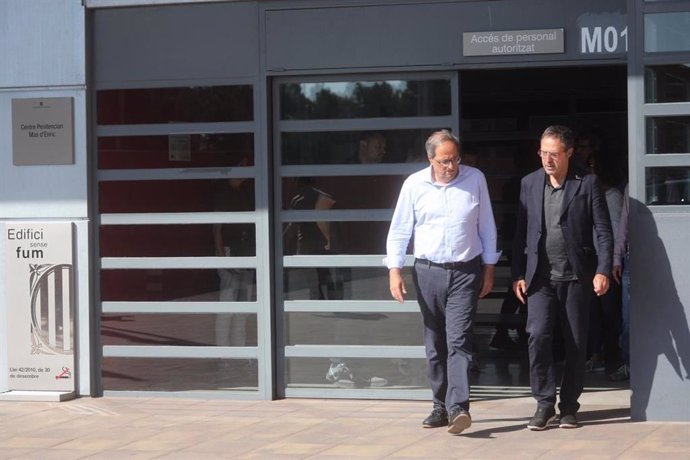 El presidente de la Generalitat, Quim Torra, saliendo de visitar a la expresidenta Carme Forcadell