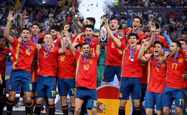 Dani Olmo celebra un gol con la selección española de fútbol, en el Campeonato de Europa Sub-21.