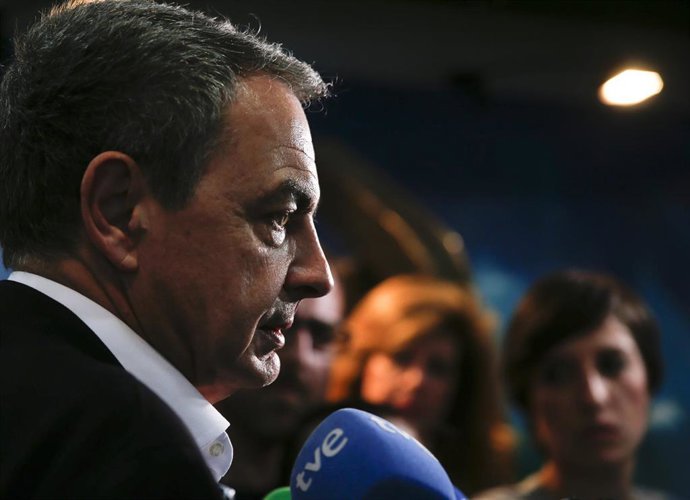 El expresidente del Gobierno, José Luis Rodríguez Zapatero, en el acto de entrega de los Premios Primero de Mayo en la Sede de UGT en Oviedo (Asturias)