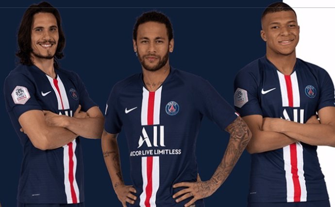 Cavani, Neymar y Mbappé posan con la camiseta de Nike para 2019-20
