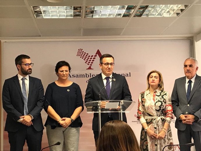 El portavoz del Grupo Parlamentario Socialista, Diego Conesa en la rueda de prensa tras la intervención de López Miras en el Debate de Investidura