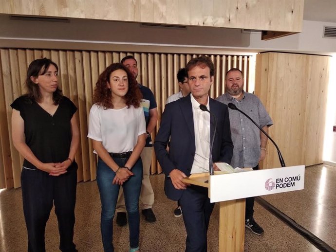 Jaume Asens amb la resta de diputats dels comuns al Congrés