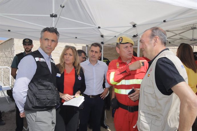 El delegado del Gobierno en C-LM, Francisco Tierraseca, visita el Puesto de Mando Avanzado del incendio que afecta a las provincias de Toledo y Madrid