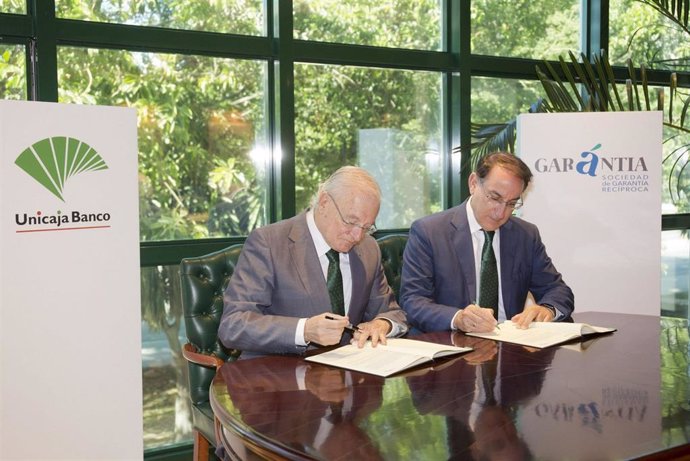 Firma de acuerdo colaboración entre Unicaja Banco y Garántia.