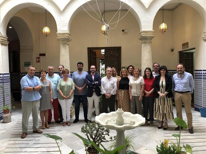 Herrador (centro), tras el encuentro de la Comisión Provincial del SAE