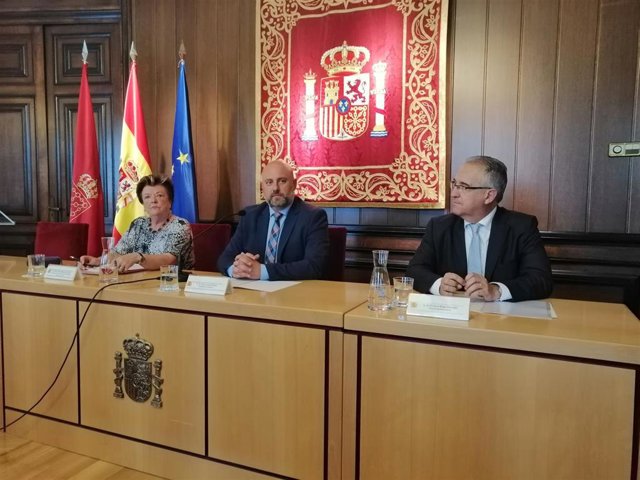 María José Beaumont, José Luis Arasti y Enrique Maya