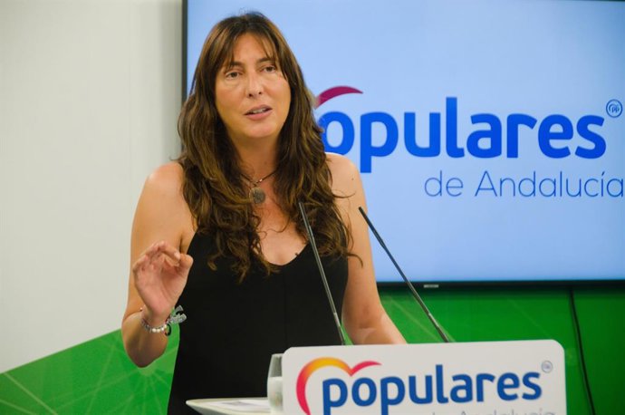 La secretaria general del PP-A, Loles López, en una comparecencia informativa.