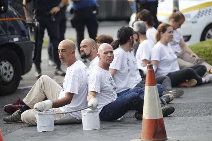 Desallotjats els activistes de Greenpeace que bloquejaven l'accés a Madrid Central 