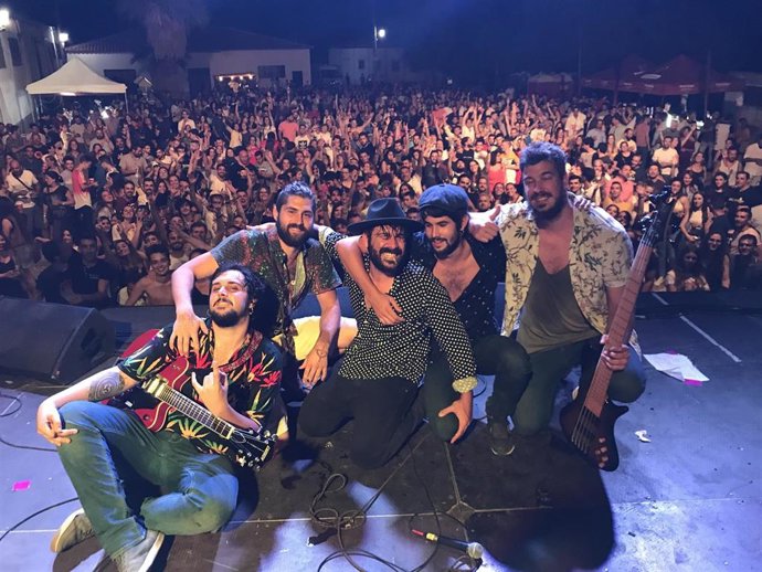 Nt Y Fotos Balance Senderos De Músicas