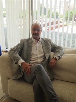 El presidente de las Cortes, Luis Fuentes