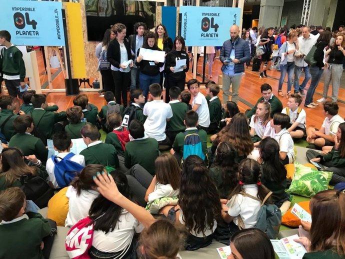 Imagen de uno de los talleres para menores sobre el Objetivo de Desarrollo Sostenible de la UNESCO