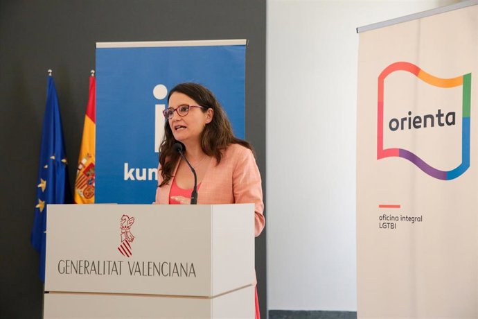 Oltra presenta 'Kumpania' y 'Orienta'