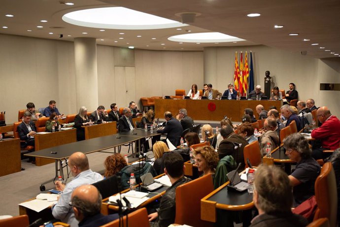 Vista general d'un plen a la Diputació de Barcelona.