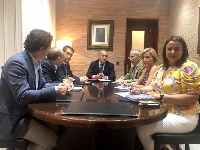 Landaluce reunido con representantes de la Junta