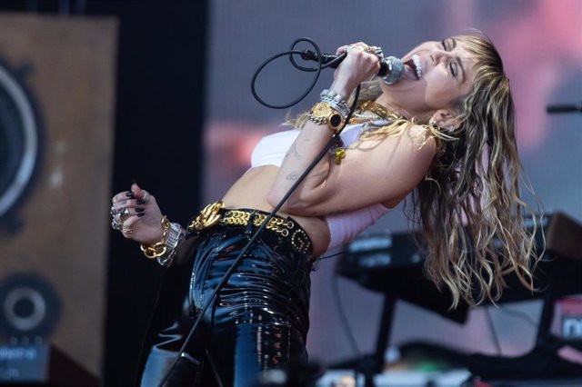 30 June 2019, England, Glastonbury: US singer Miley Cyrus performs on the fifth day of the Glastonbury Festival at Worthy Farm. Photo: Yui Mok/PA Wire/dpa