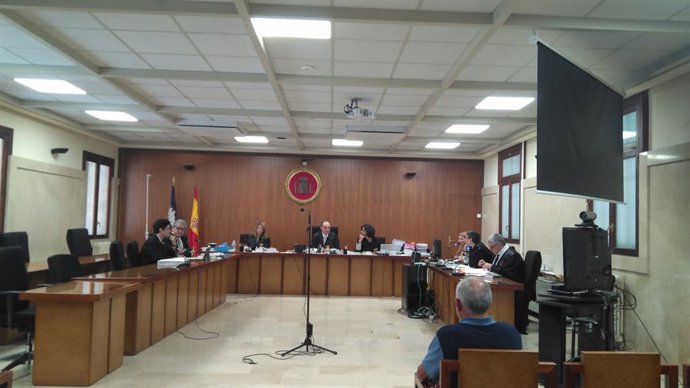Imatge de la Sala de l'Audincia Provincial on es duu a terme el judici a l'amo de diversos prostíbuls de s'Arenal per presumptes delictes d'abusos sexuals i relatius a la prostitució
