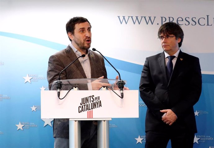 Carles Puigdemont y Toni Comín dan una rueda de prensa. ARCHIVO