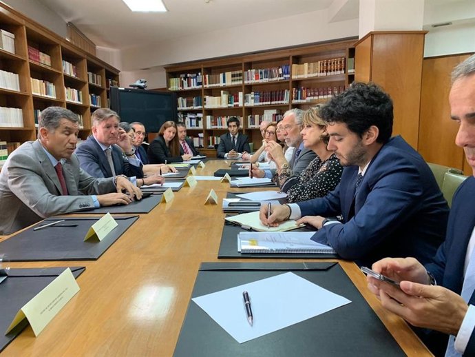 Dolores Delgado reunida en la Audiencia de Cádiz