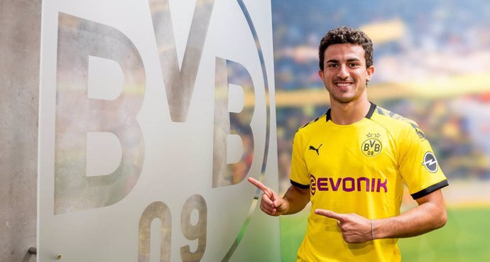 Mateu Morey firma hasta 2024 con Borussia Dortmund