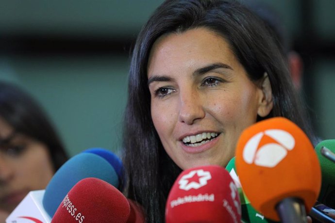 La candidata de Vox a la Presidencia de la Comunidad de Madrid, Rocío Monasterio, ofrece declaraciones a los medios de comunicción a su llegada a la Asamblea de Madrid.