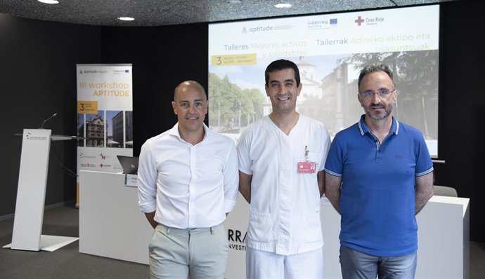 Jorge Marín, de Navarrabiomed; Nicolás Martínez,  de CHN  Navarrabiomed, y Juan José San Martín, de Cruz Roja Navarra
