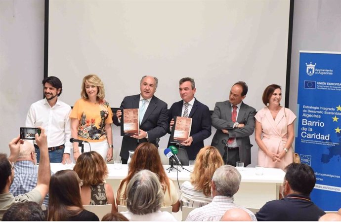Presentación de la monografía con el alcalde de Algeciras y el rector de la Universidad de Cádiz en el centro