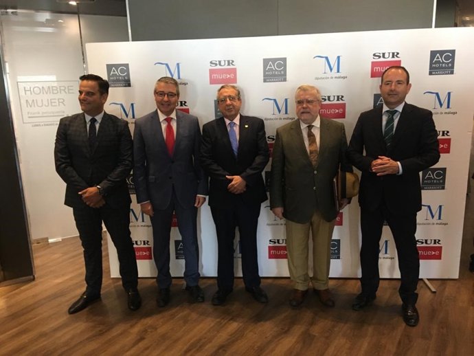 El presidente de la Diputación de Málaga, Francisco Salado, junto al rector de la UMA, José Ángel Narváez, en el Foro Empresarial Lidera