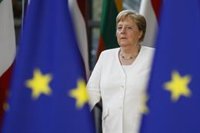 Merkel dice que todos los líderes deben "cambiar un poco" su posición para lograr un acuerdo sobre cargos