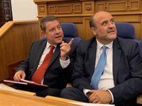 Page se compromete a cumplir, incluso superar, las 992 medidas de su programa electoral