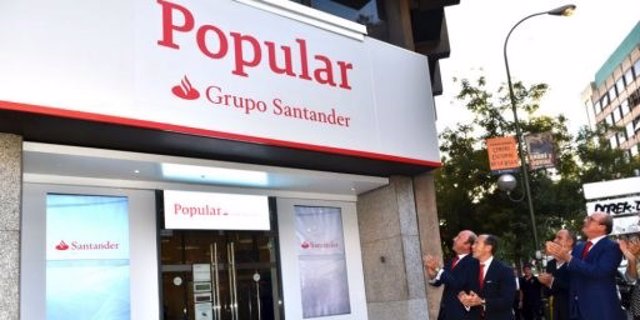 Oficina de Banco Popular con el rótulo de Grupo Santander