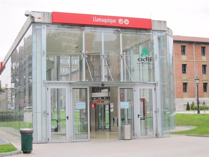 Estación de tren de Llamaquique en Oviedo