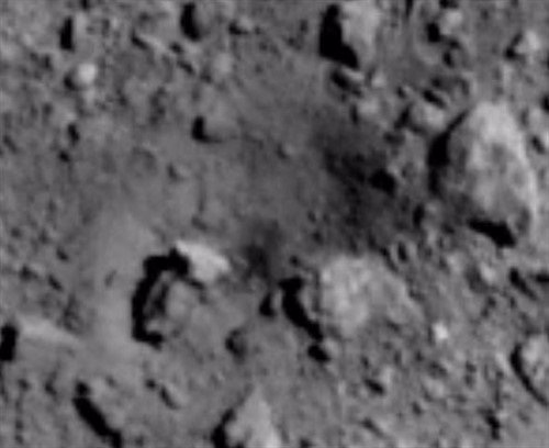 Imagen del cráter producido por un explosivo disparado por Japón en el asteroide Ryugu