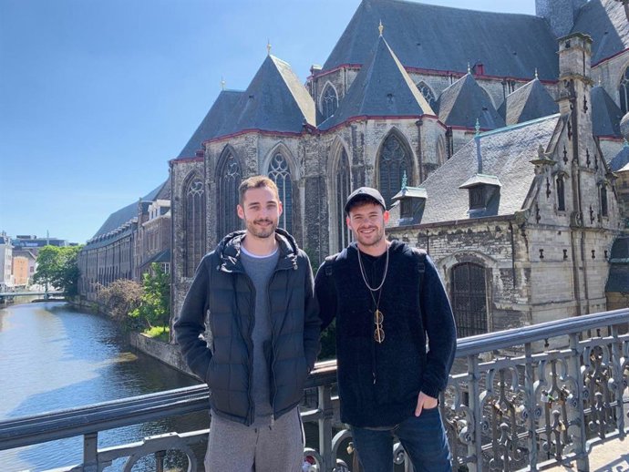 Carlos Montesinos y Gonzalo Ortega fundadores de Airhopping en un viaje de prospección