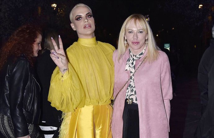 King Jedet con Topacio Fresh en una foto de archivo