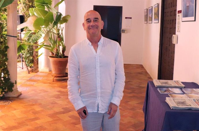 El profesor del Departamento de Trabajo Social y Servicios Sociales, Juan Blanco, en los cursos de verano de la UPO