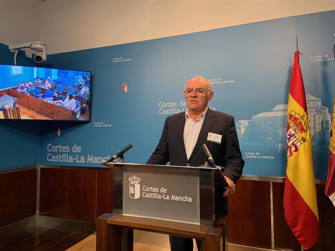 El secretario regional de ASAJa, José María Fresneda, en rueda de prensa en las Cortes