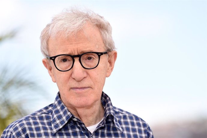     Woody Allen abandona el celuloide. La película que se encuentra rodando ahora el aplaudido cineasta será en formato digital. Un paso sorprendente que marcará un antes y un después en su extensa filmografía. Este proyecto, que todavía no tiene título