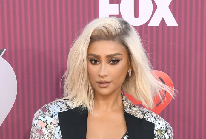 Shay Mitchell en los 2019 iHeartRadio Music Awards