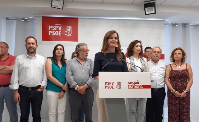 Sandra Gómez en la rueda de prensa tras la reunión de la comisión negociadora