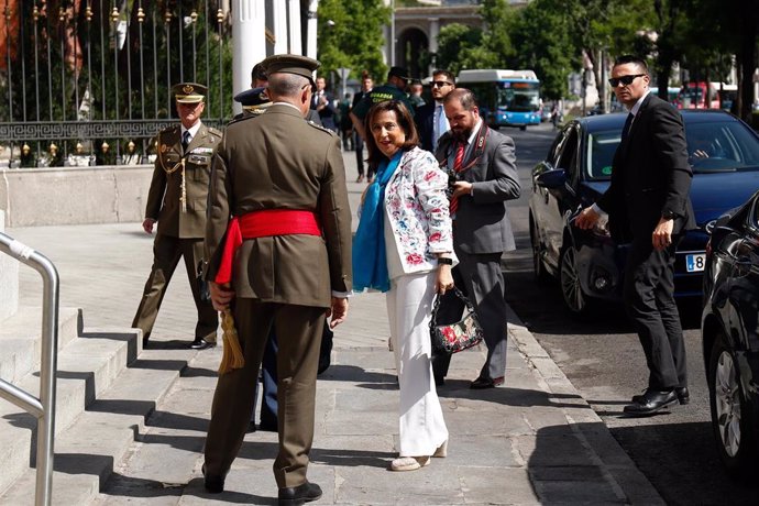 La ministra de Defensa en funciones, Margarita Robles, a su llegada al acto de clausura del XX curso de Estado Mayor de la Escuela Superior de las Fuerzas Armadas.