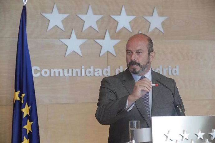El presidente en funciones de la Comunidad de Madrid, Pedro Rollán, realiza declaraciones sobre los pactos postelectorales tras la rueda de prensa del Consejo de Gobierno.